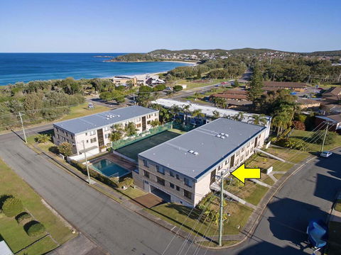 2 'The Dunes', 38 Marine Drive - Pool, Tennis Court And So Close To The Beach - Kawana Tourism 0