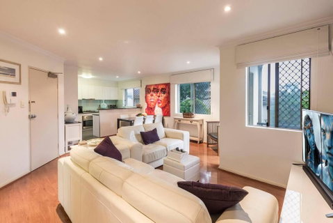 2 Bedroom With Parking & AC Close To Beach & City - Kawana Tourism 0