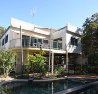20 Orania Court - Two storey family home with swimming pool patio  large deck. Pet friendly - Kawana Tourism