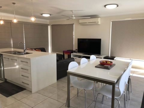 21 On Hursley Motel Apartments - Kawana Tourism 1