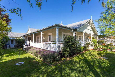 BIRCHES B&B - Kawana Tourism 0