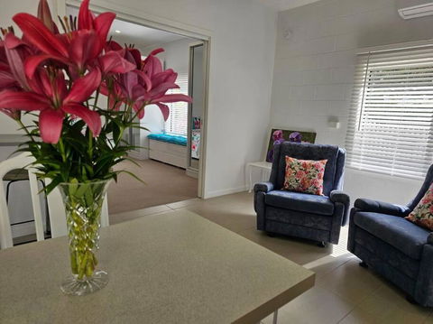 Blossom Cottage - Cosy Retreat - Kawana Tourism 0