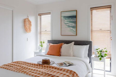 CABA17 - Waterfront Home With A Pool! - Kawana Tourism 4