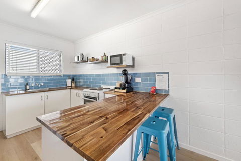 Coastal Retreat, Beach Unit - Kawana Tourism 1