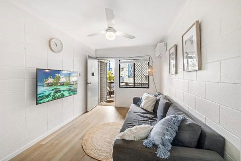 Coastal Retreat, Beach Unit - Kawana Tourism 3