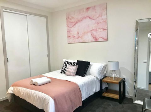 D112 Braybrook Central Stay-Great Getaway - Kawana Tourism 0