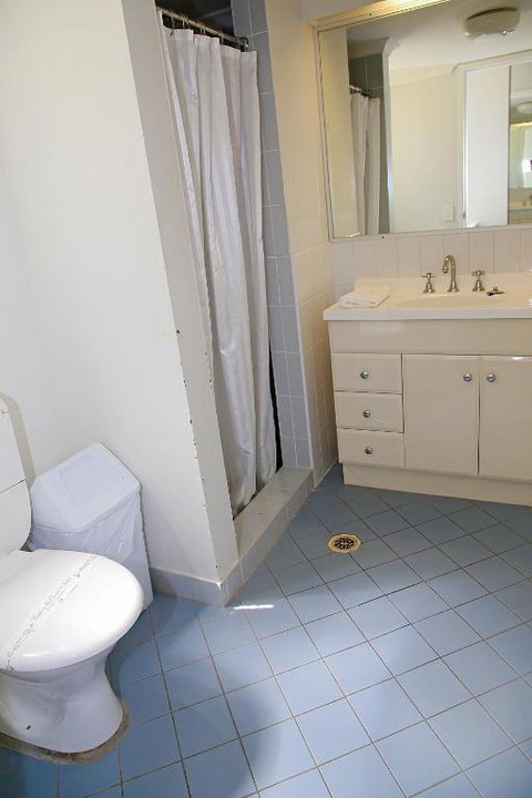 Darcy Arms Hotel Motel - Kawana Tourism 2