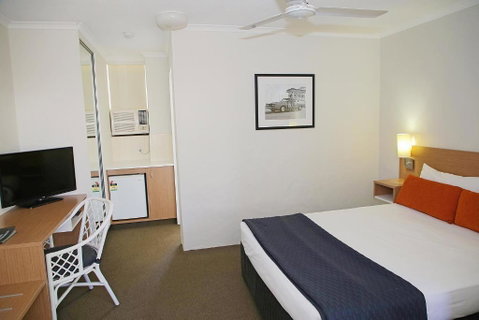 Darcy Arms Hotel Motel - Kawana Tourism 0