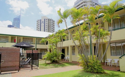 Darcy Arms Hotel Motel - Kawana Tourism 4