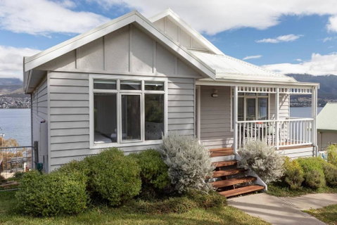 Derwent River Cottage - Tranquil Waterfront Living - Kawana Tourism 0