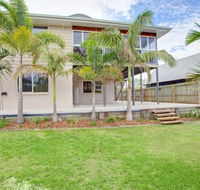 29 Cypress Avenue - Rainbow Beach Close to the beach with a pool - Kawana Tourism