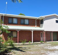 31 Bombala Crescent - Two storey home with covered outdoor deck fully fenced backyard. Pet friendly - Kawana Tourism
