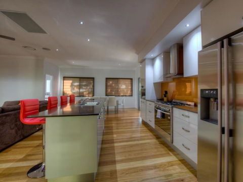 36 Satinwood Drive - Rainbow Shores - Kawana Tourism 3