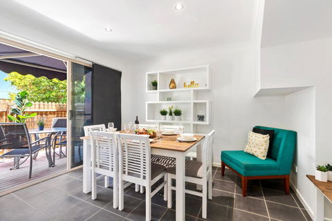 3BR Beach Escape AC, Pool, Tennis, Wine, Coffee, Netflix - Kawana Tourism 1