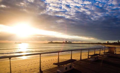3BR Beach Escape AC, Pool, Tennis, Wine, Coffee, Netflix - Kawana Tourism 2