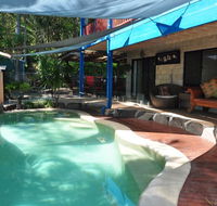 43 Double Island Drive - Two level holiday home with swimming pool. Located close to beach and CBD - Kawana Tourism