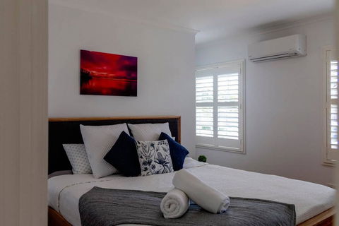 5 Bedroom Close To Beach And Moorpanyal Park - Kawana Tourism 1