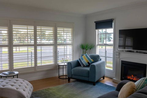 5 Bedroom Close To Beach And Moorpanyal Park - Kawana Tourism 2