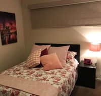 5 Star Room with own Bathroom - Singles Couples Families or Executives - Kawana Tourism