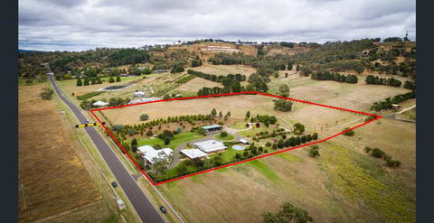 505 CONROD STRAIGHT MOUNT PANORAMA - Kawana Tourism 0