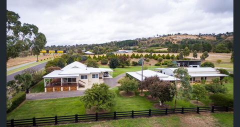 505 CONROD STRAIGHT MOUNT PANORAMA - Kawana Tourism 1