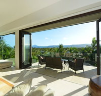 61 Murphy Street - Luxury Holiday Home - Kawana Tourism