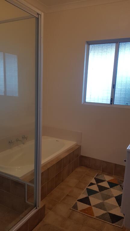 A Better Life Animal Sanctuary FarmStay - Private Two-Bedrooms, Lounge Room & Bathroom & Toilet, Shared Kitchen - Kawana Tourism 2