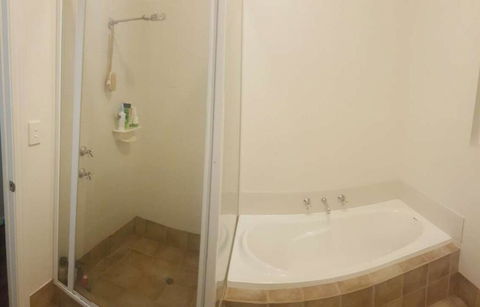 A Better Life Animal Sanctuary FarmStay - Private Two-Bedrooms, Lounge Room & Bathroom & Toilet, Shared Kitchen - Kawana Tourism 1