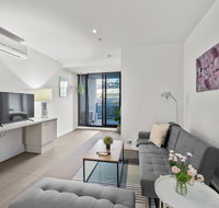 A Bright  Airy CBD Apt Next to Southern Cross - Kawana Tourism