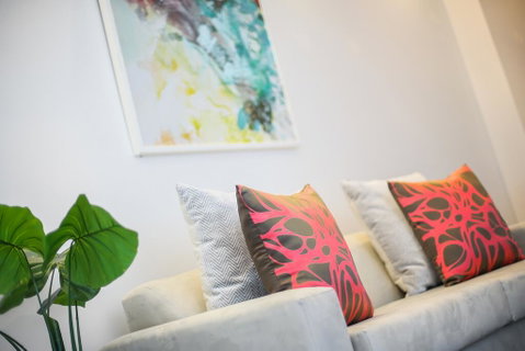 A Comfy & Central 2BR Apt Near Flinders Station - Kawana Tourism 3