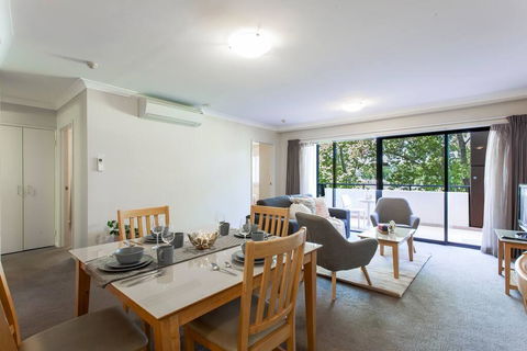 A Comfy 2BR Home, Top Location, FREE Parking - Kawana Tourism 2