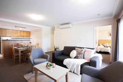 A Comfy 2BR Home, Top Location, FREE Parking - Kawana Tourism 1