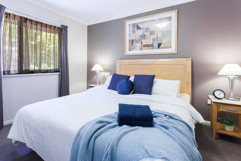 A Comfy 2BR Home, Top Location, FREE Parking - Kawana Tourism 0