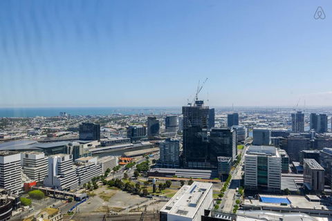 A Cozy CBD Suite With Spectacular City Views - Kawana Tourism 2