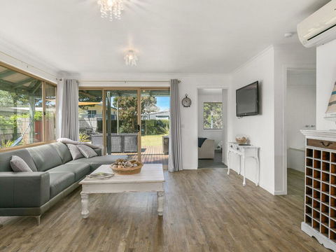 A La Plage - Kawana Tourism 1