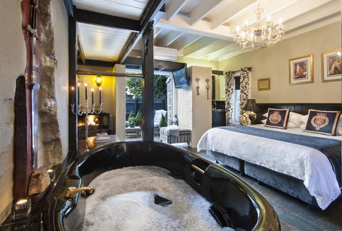 A Loft In The Mill Boutique Accommodation - Kawana Tourism 3