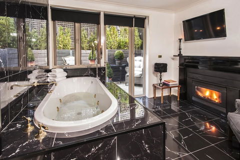 A Loft In The Mill Boutique Accommodation - Kawana Tourism 1