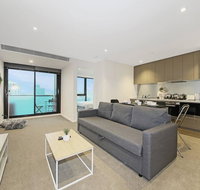 A Modern  Central Apt with Beautiful City Views - Kawana Tourism