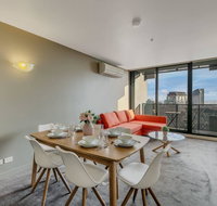 A Modern 2BR CBD Apt City Views FREE Parking - Kawana Tourism