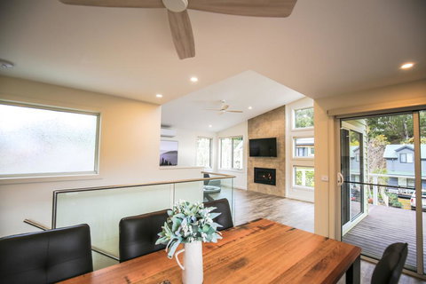 A Pear Tree Loft - Kawana Tourism 3