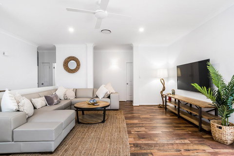 A PERFECT STAY - Julian Rocks House - Kawana Tourism 0