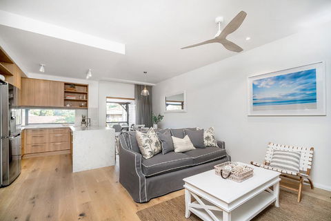 A PERFECT STAY - Luxe & Bloom - Kawana Tourism 0