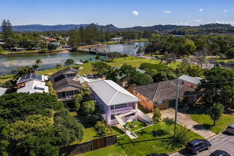 A PERFECT STAY - Sunset Beach - Summer Breeze - Kawana Tourism 1