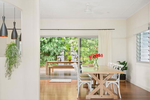 A PERFECT STAY - The White Rabbit - Kawana Tourism 0