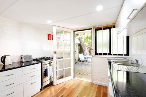 A Quaint Darlinghurst Cottage - Kawana Tourism 2