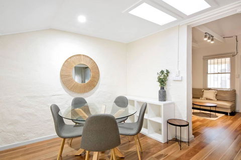 A Quaint Darlinghurst Cottage - Kawana Tourism 1