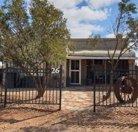 A real bush retreat. Kangas Emus  Starry Skies. - Kawana Tourism