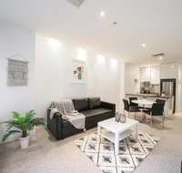 A Spacious  Central 2BR Apt Near Flinders Station - Kawana Tourism