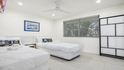 A Stylish Apartment With Noosa Views! - Unit 6 Yaringa 29 Noosa Drive - Kawana Tourism 2