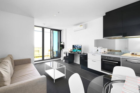 A Stylish CBD Apartment With A Stunning View - Kawana Tourism 1